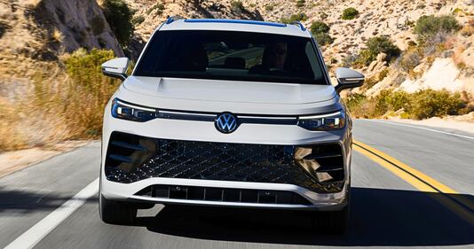 Moving front view of the 2025 VW Tiguan