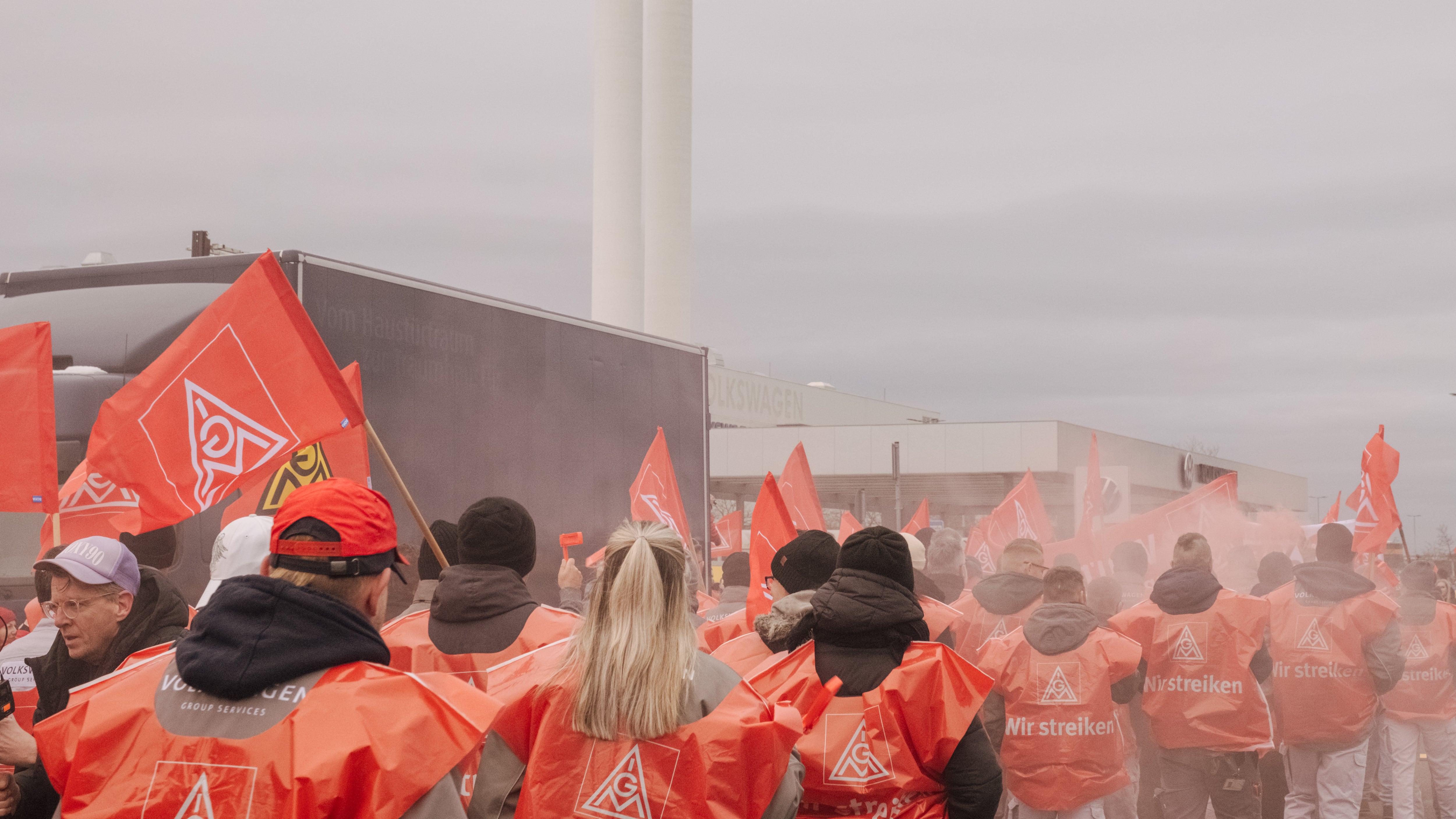 VW workers to stage extended strikes as talks resume